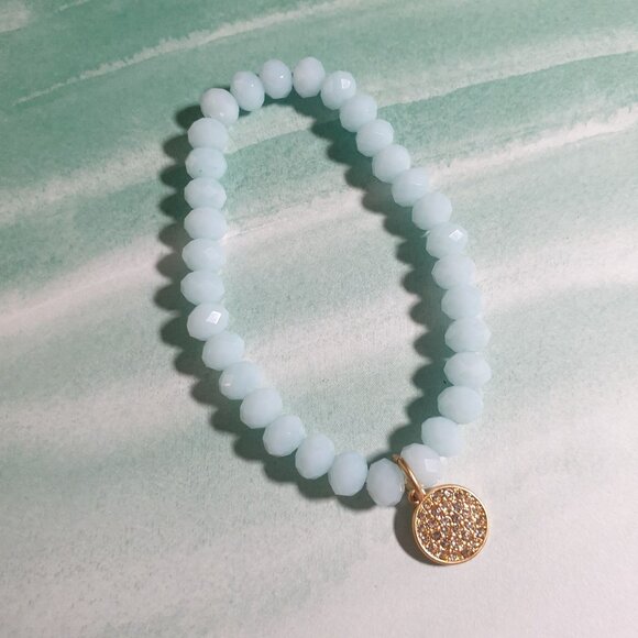 Faceted Light Blue Beaded Stretch Bracelet Gold Tone Crystal Pendant Drusy - Picture 1 of 5